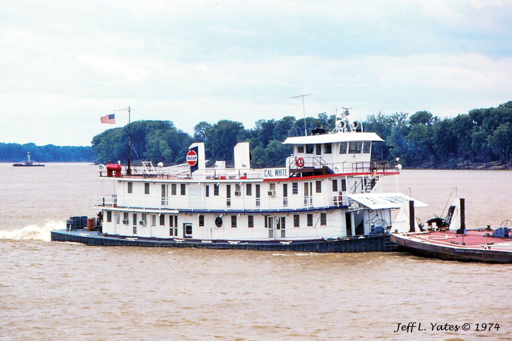 As the Cal White for Ingram upbound at Henderson, Ky., June 16, 1974. (Jeff Yates photo)