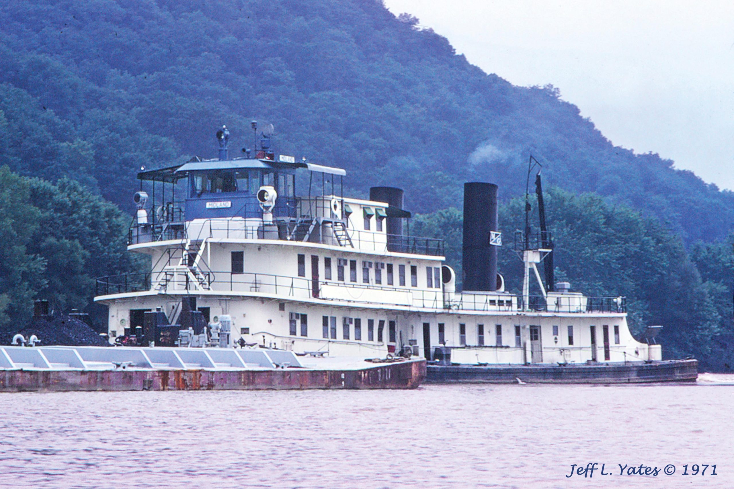 The mv. Midland downbound on the Kanawha River August 6, 1971. (Photo by Jeff Yates)