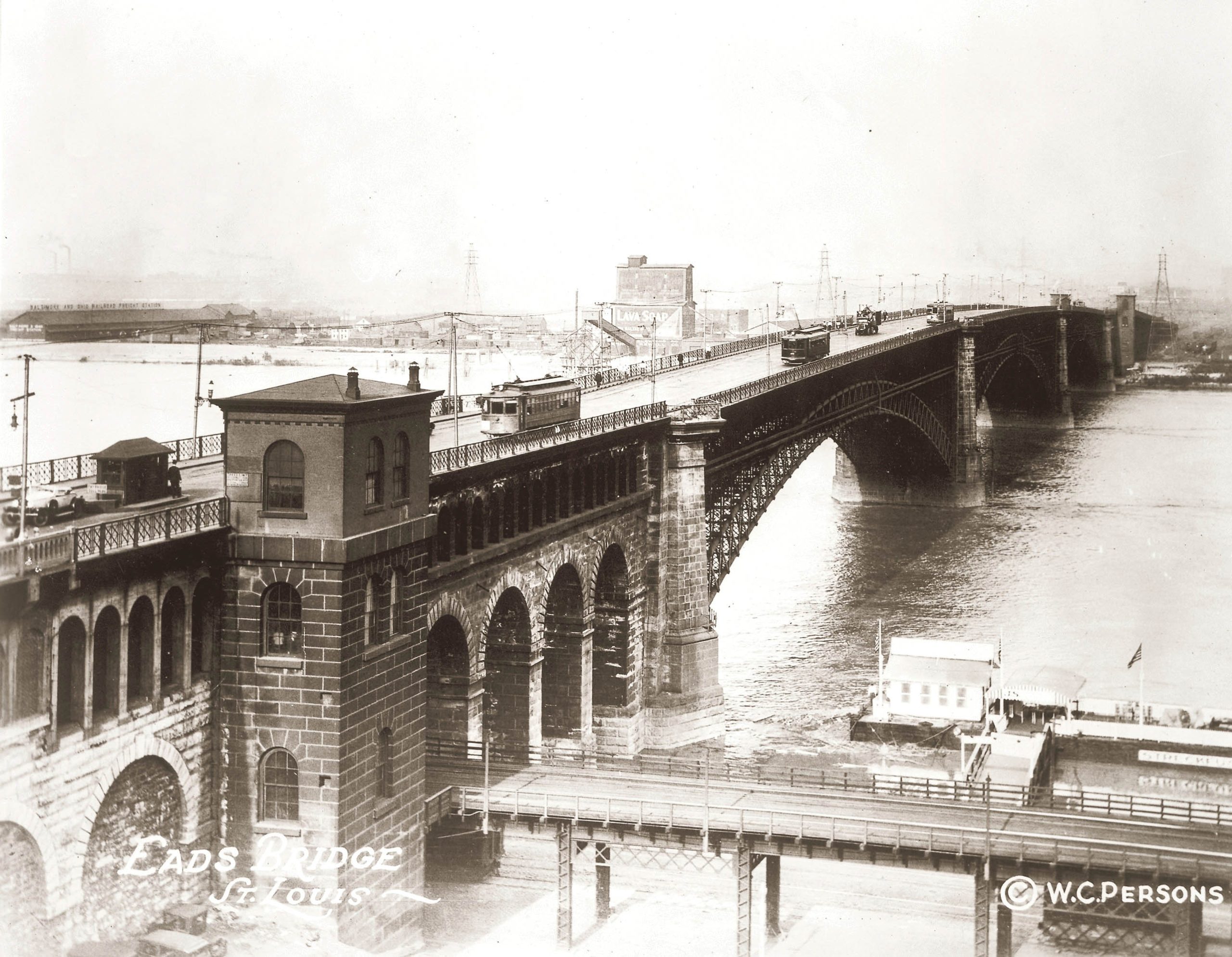 An early photo of the Eads Bridge (Photo courtesy of the Missouri Historical Society)