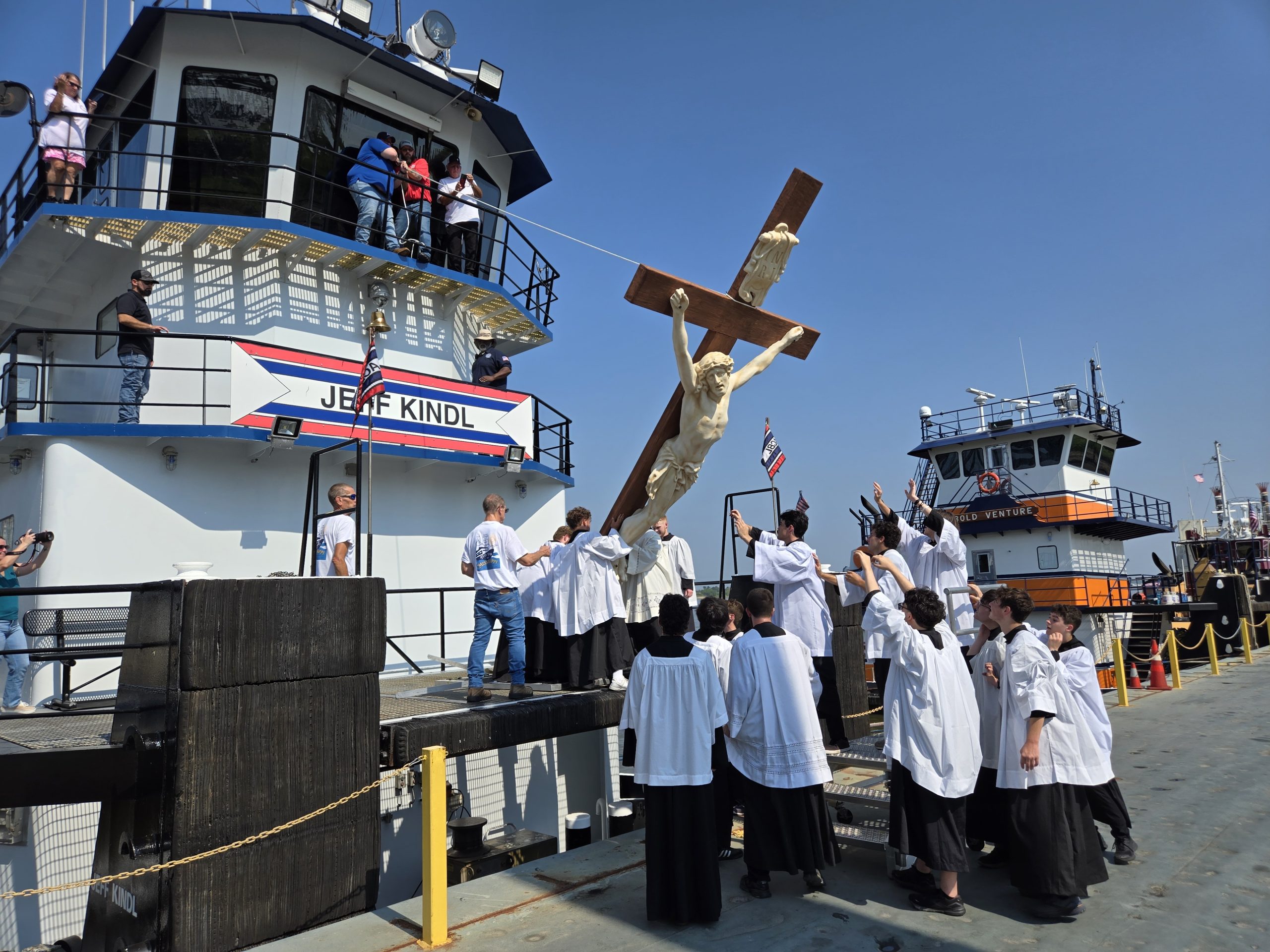 A crucifix is loaded onto the mv. Jeff Kindl ahead of the Fête-Dieu du Mississippi August 14. (Photo by Capt. Richard Eberhardt)