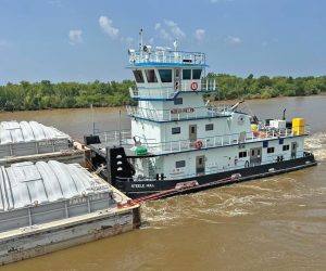 The mv. Steele Hull pushing a tow of Florida Marine barges. (Photos courtesy of Florida Marine Transporters)