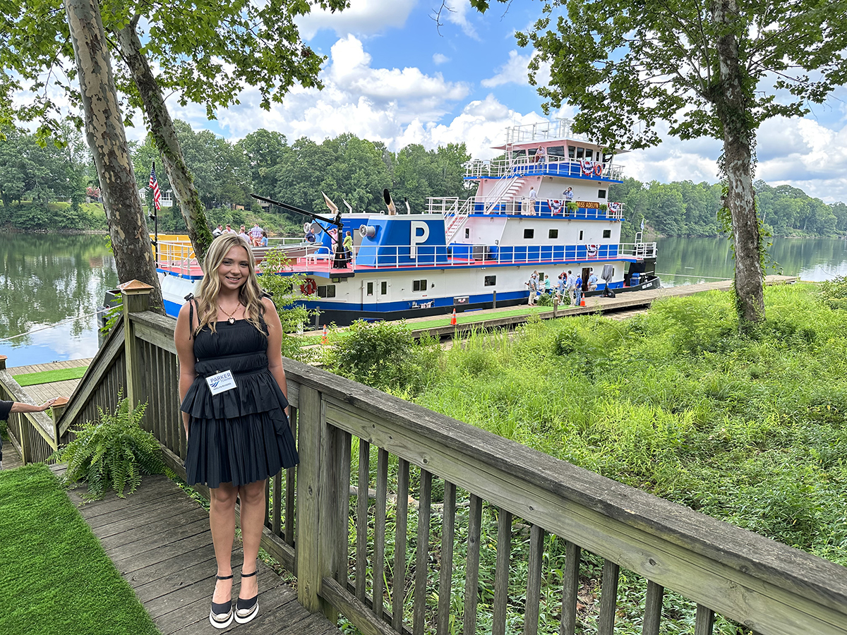 Parker Towing Christens Mv. Miss Adelyn